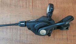 PRODÁNO-Řazení SHIMANO XT SL-M8100-R 12sp. Pravé s objímkou bez ukazatele