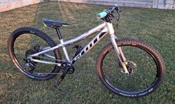 Prodám velmi lehké (8,5kg) kolo SCOTT SCALE RC 24 RIGID