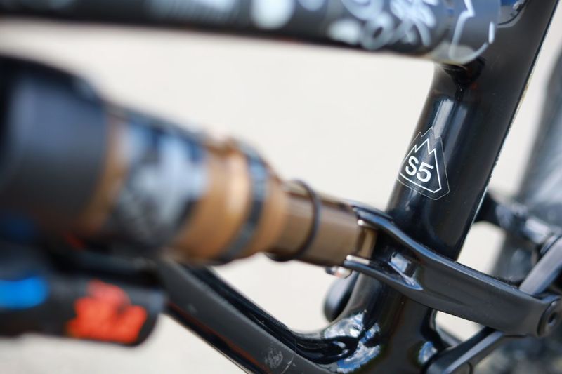 Specialized Stumpjumper Carbon S5, S works rám, top tlumení
