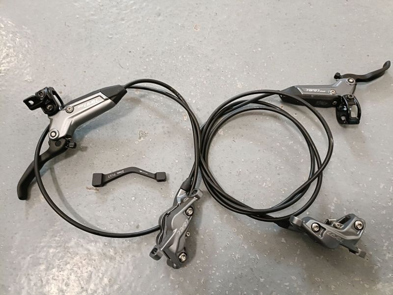 Set SRAM Level Bronze Stealth 4-píst