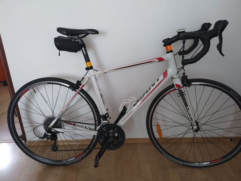 Prodej silniční kolo Giant Defy 5