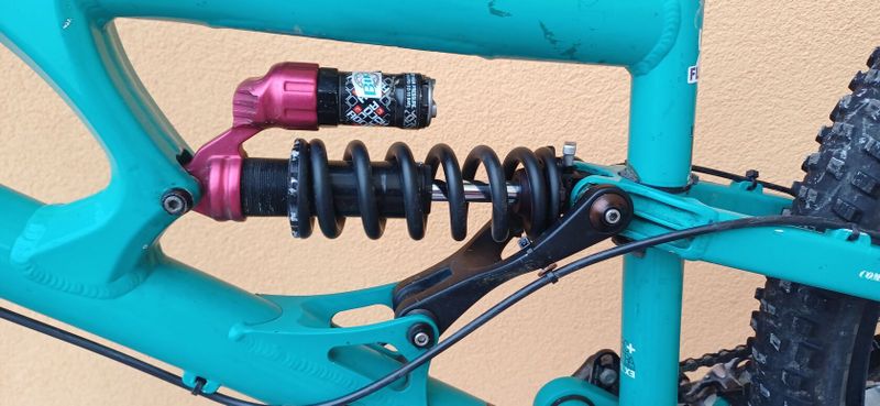 Commencal Furious, Velikost L, Velikost kol 26, nová Vidlice, nové brzdy