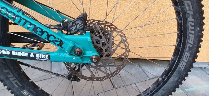 Commencal Furious, Velikost L, Velikost kol 26, nová Vidlice, nové brzdy