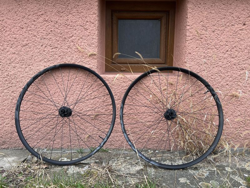 RaceFace AR27mm zapletena kola 29”