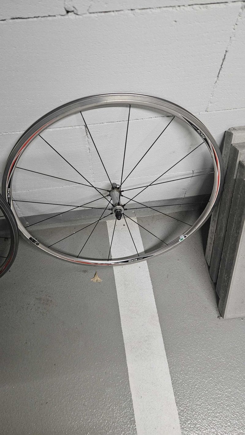 Shimano 105 WH-5500 zadní kolo má prasklý drát plus kazeta CS-6600 ultergra