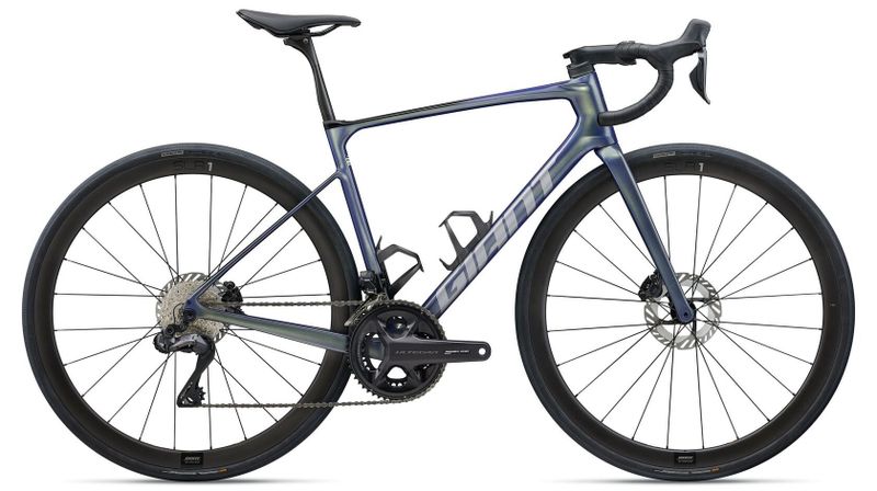 GIANT Defy Advanced Pro 2 Di2 - endurance silniční kolo s karbonovým rámem - NOVÉ