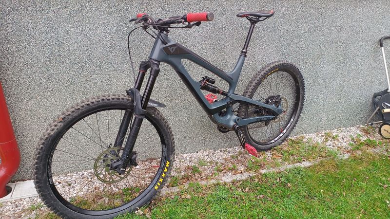YT Capra 2018 XL - carbon