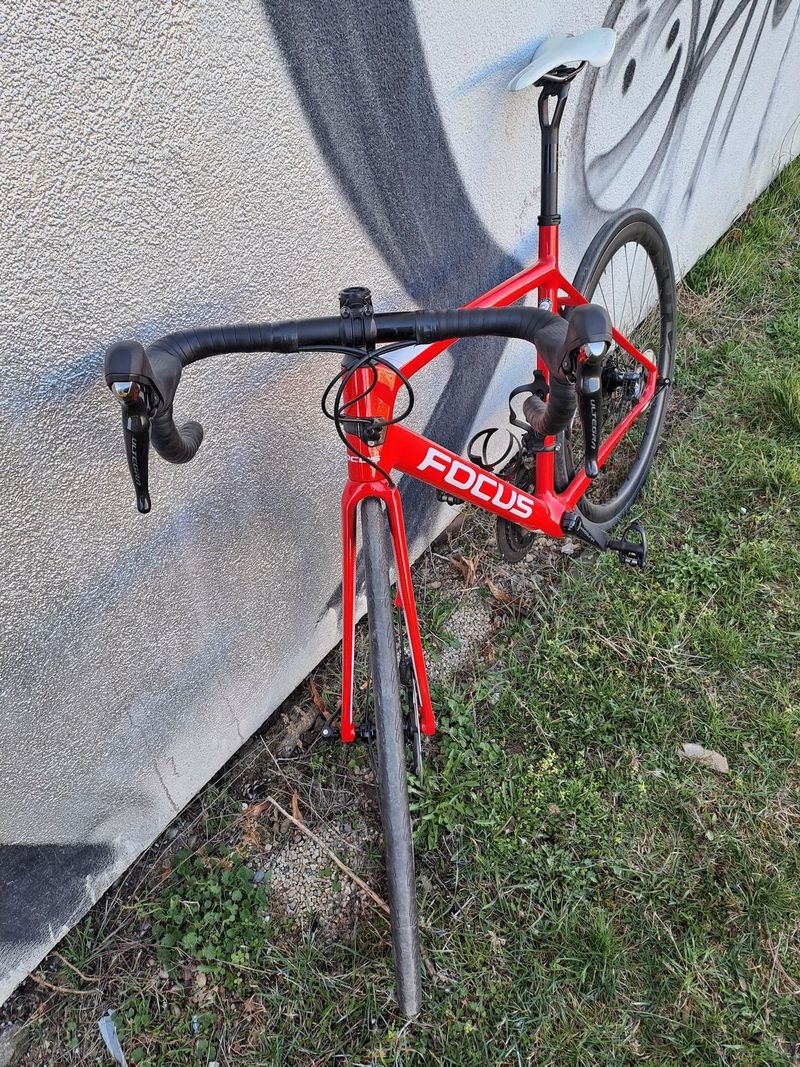 silniční karbonové kolo FOCUS Izalco Max
