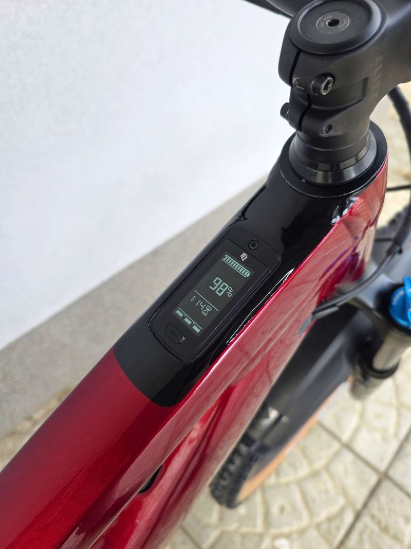 Elektrokolo Trek Fuel EXe 8 GX AXS 2024 - Rage Red to Deep Dark Blue 29″