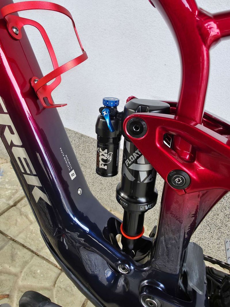 Elektrokolo Trek Fuel EXe 8 GX AXS 2024 - Rage Red to Deep Dark Blue 29″