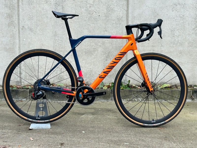 Canyon Inflite CF SL 8 výborný stav, Sram Rival Etap AXS, powermeter Quarq