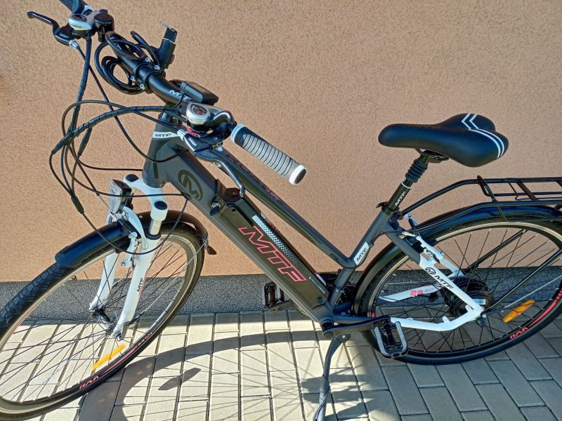 Prodám málo jeté dámské elektrokolo ROAD LADY 3