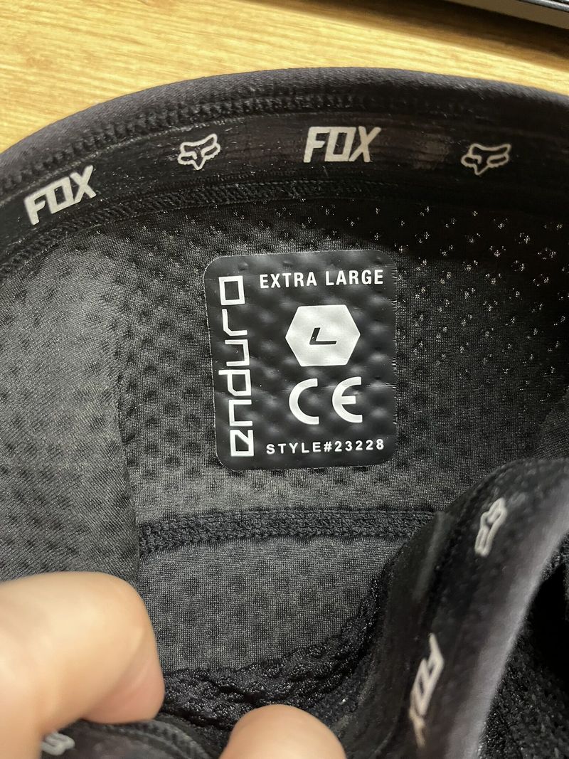 Prodám chrániče FOX Enduro, velikost XL, málo ježděny.