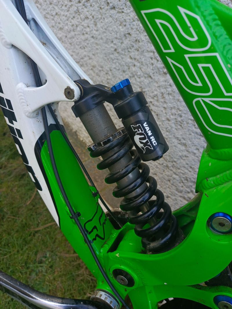 Prodám Freeride/Downhill kolo transition tr 250
