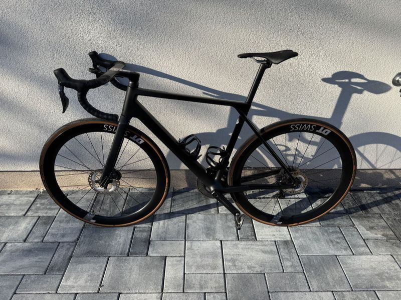 Canyon Ultimate CF SLX 8 Di2, vel M.