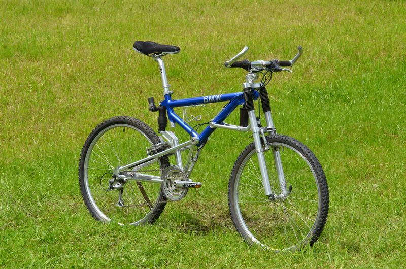 Historické celoodpružené skládací MTB značky BMW