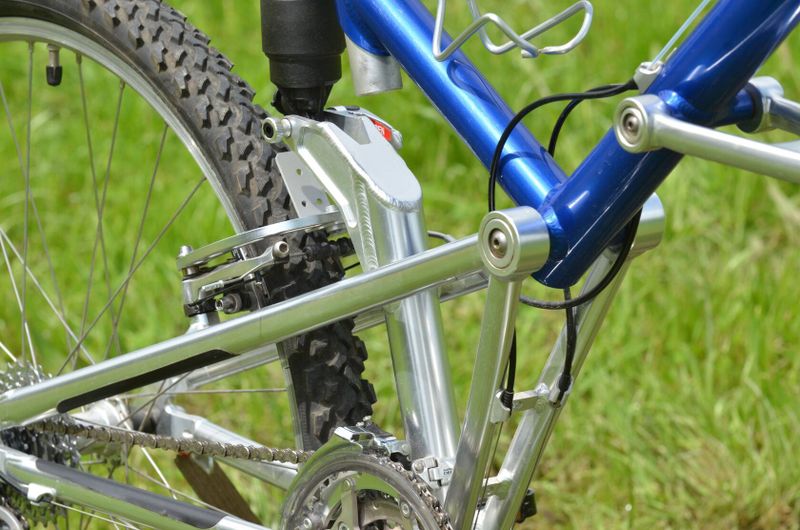Historické celoodpružené skládací MTB značky BMW