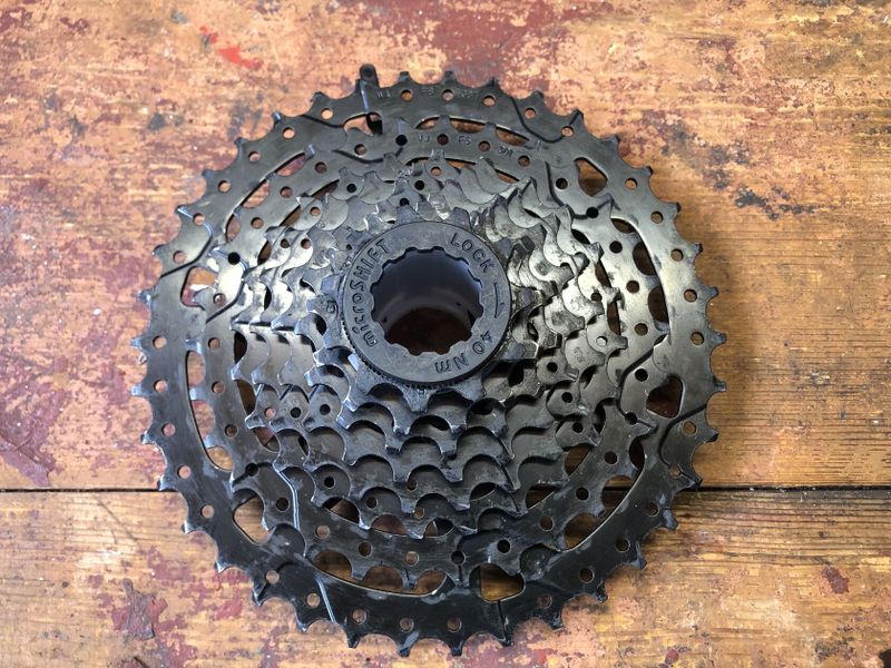 pohon 8 speed. Kazeta, řetěz, přehazovačka, páčka