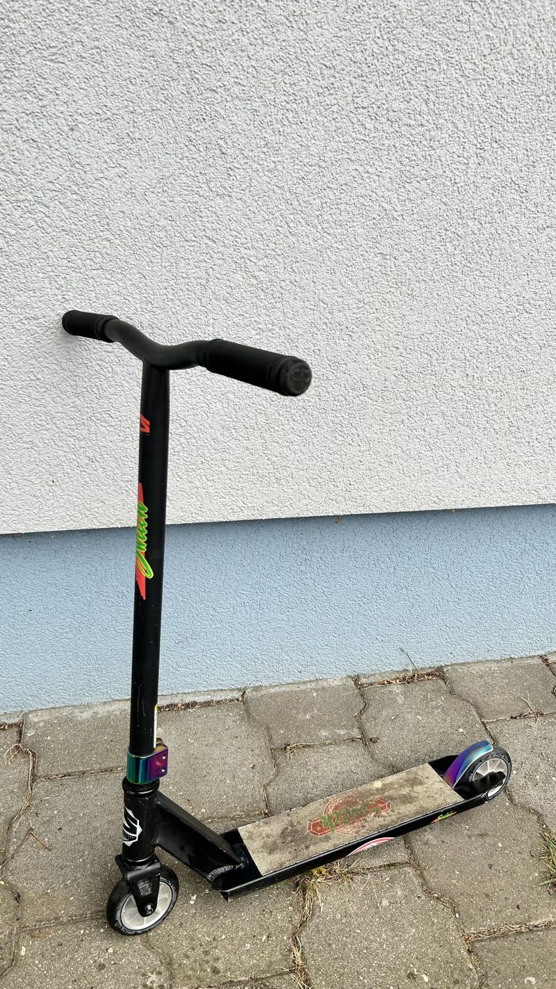 Prodám freestyle koloběžku Pioneer a Switch pr.kol. 100mm 