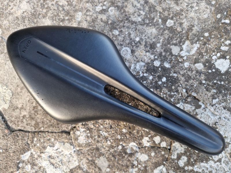 zánovní sedlo Fizik Arione Open R3 k:ium