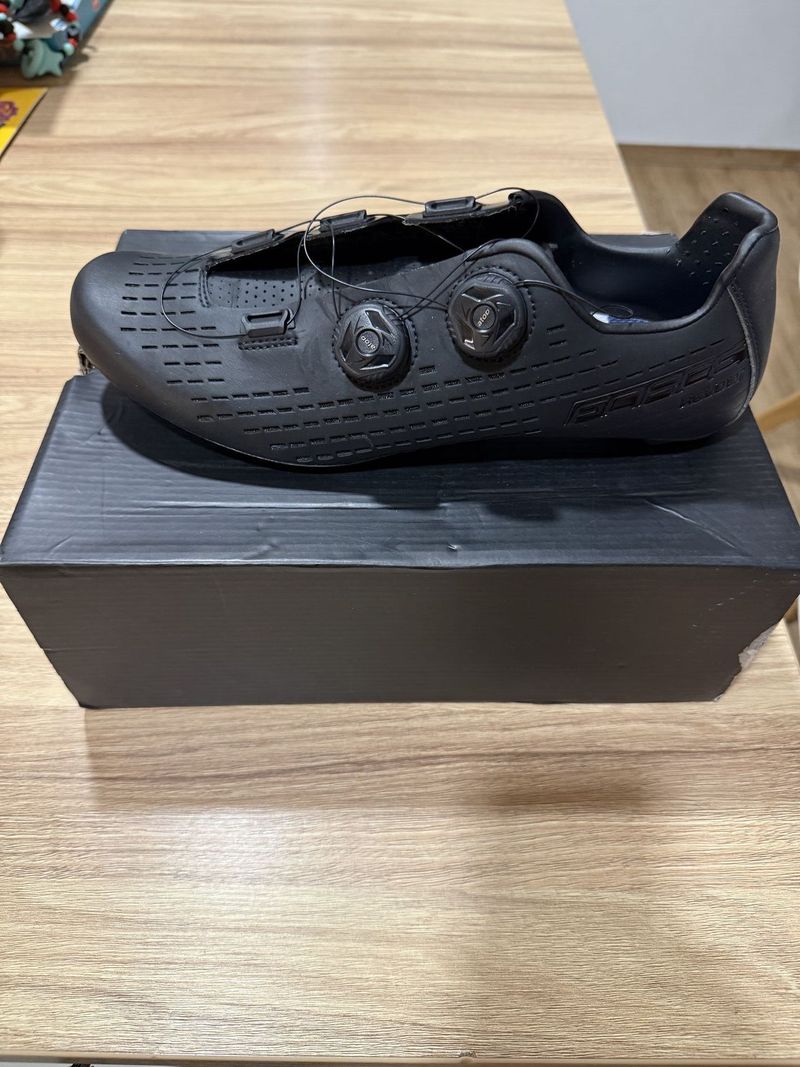 Prodám Force silniční tretry Revolt Carbon Road.