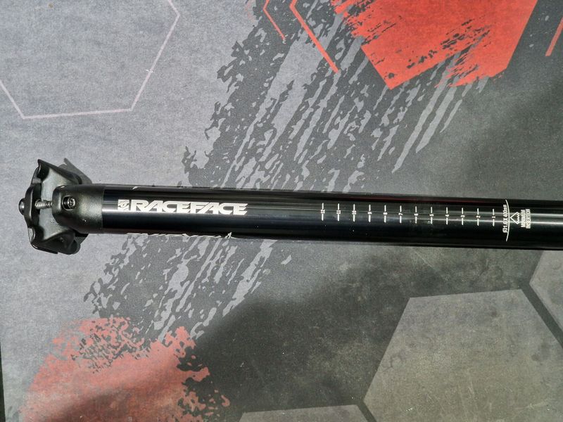 Prodám sedlovku Race Face Turbine - 400/31,6 mm - 247g