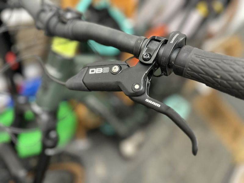 Rock Machine BLIZZARD e30-29, UPGRADE brzdy SRAM DB8, 2x kotouče GALFER 203mm, platformy