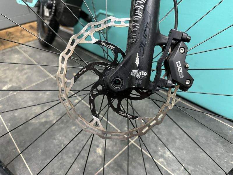 Rock Machine BLIZZARD e30-29, UPGRADE brzdy SRAM DB8, 2x kotouče GALFER 203mm, platformy