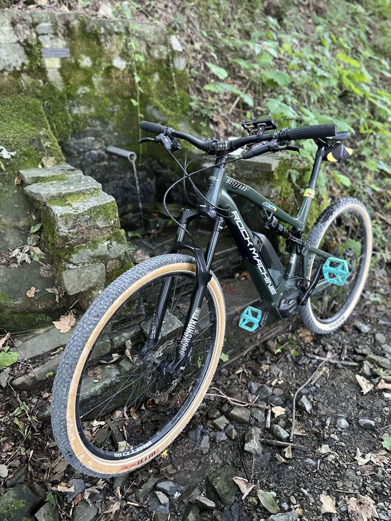 Rock Machine BLIZZARD e30-29, UPGRADE brzdy SRAM DB8, 2x kotouče GALFER 203mm, platformy