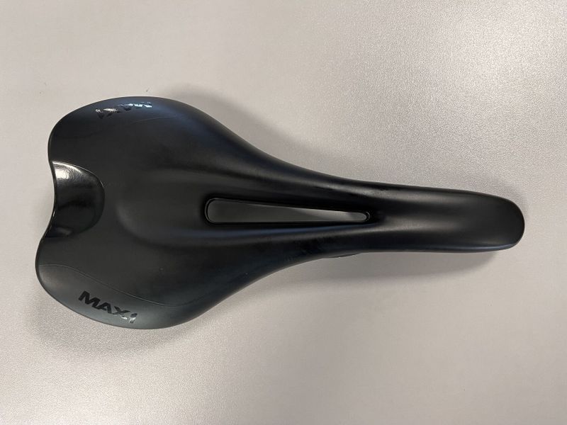 Sedlo MAX1 Evo Carbon Hole