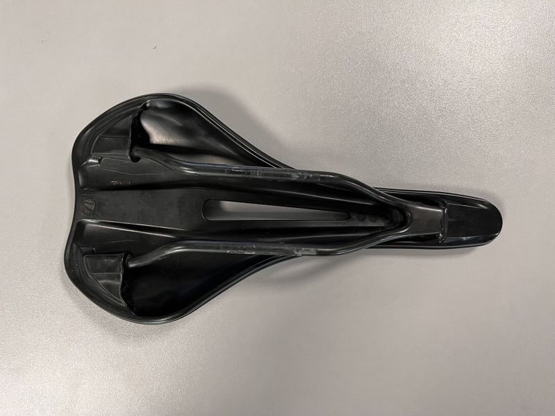 Sedlo MAX1 Evo Carbon Hole
