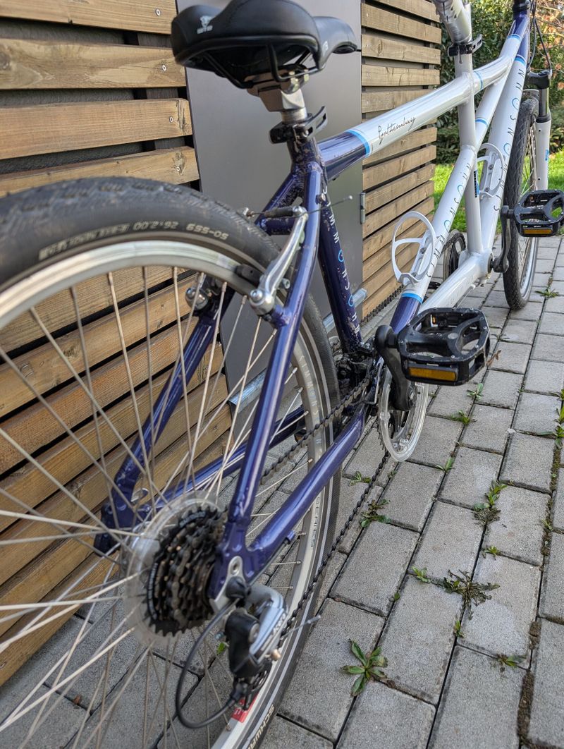 Krásny tandem, vyztužená kola, málo jetý, vhodný pro všestranné použití od výšky cca 150 cm