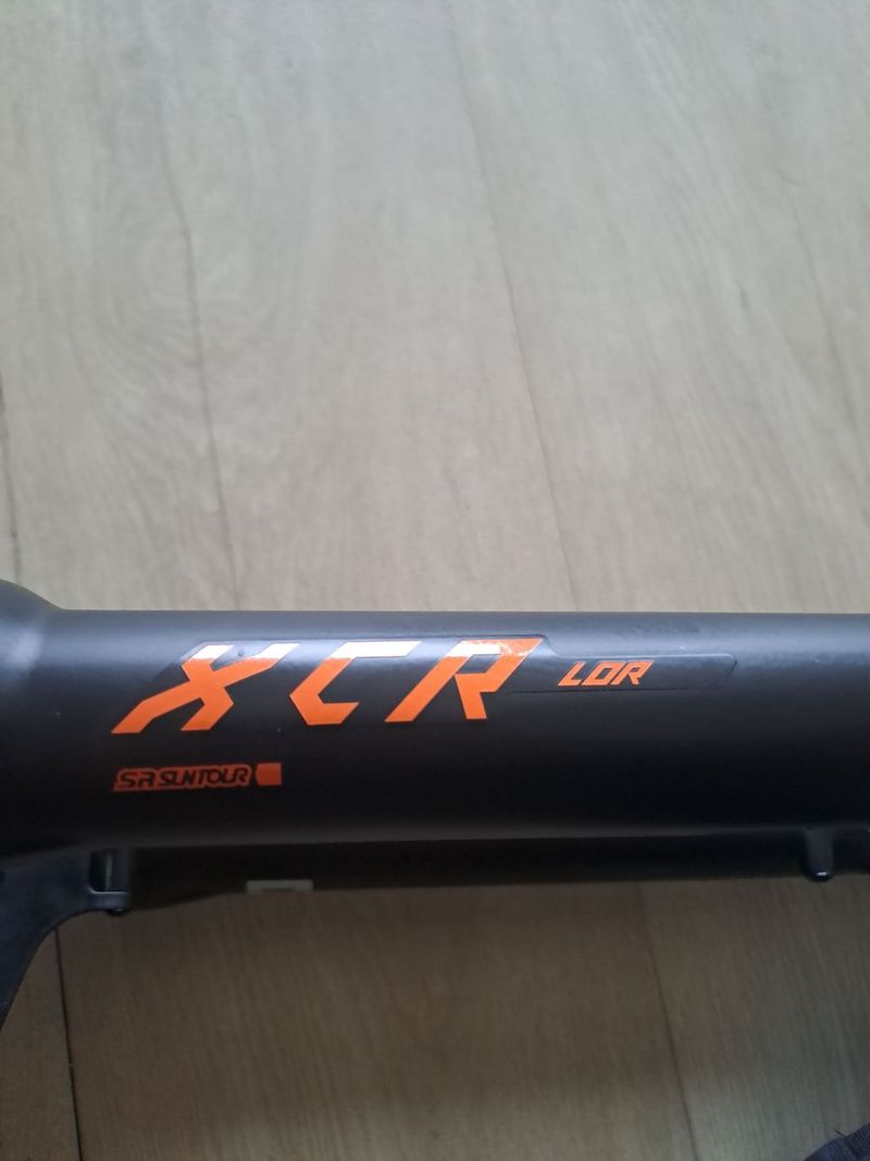 Odpružená vidlice SR Suntour XCR Lor 120 mm