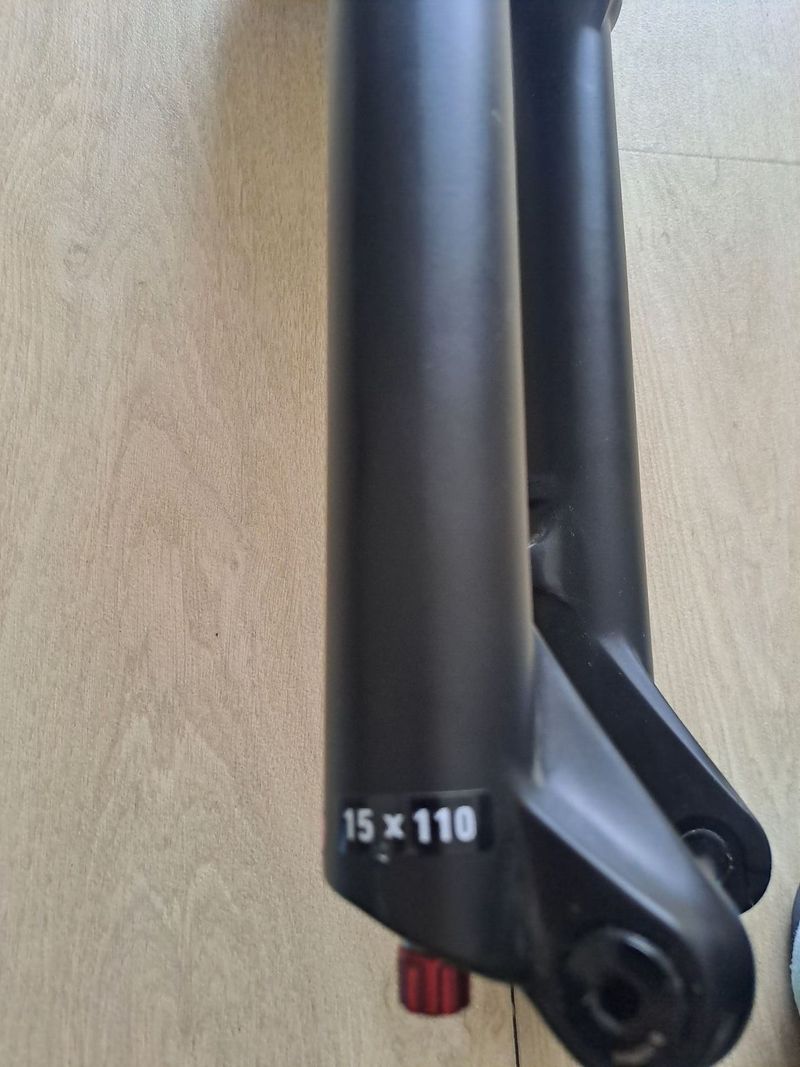 Odpružená vidlice SR Suntour XCR Lor 120 mm
