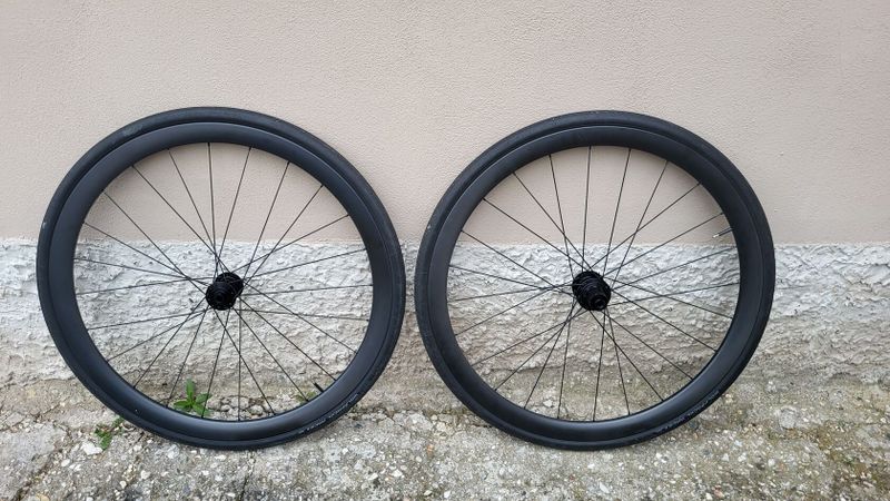 Karbonová plášťová kola ARC 8 + Zipp