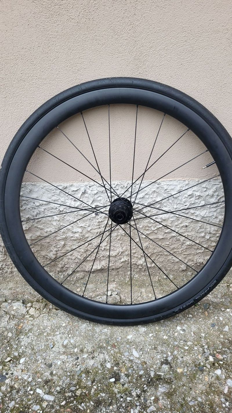 Karbonová plášťová kola ARC 8 + Zipp