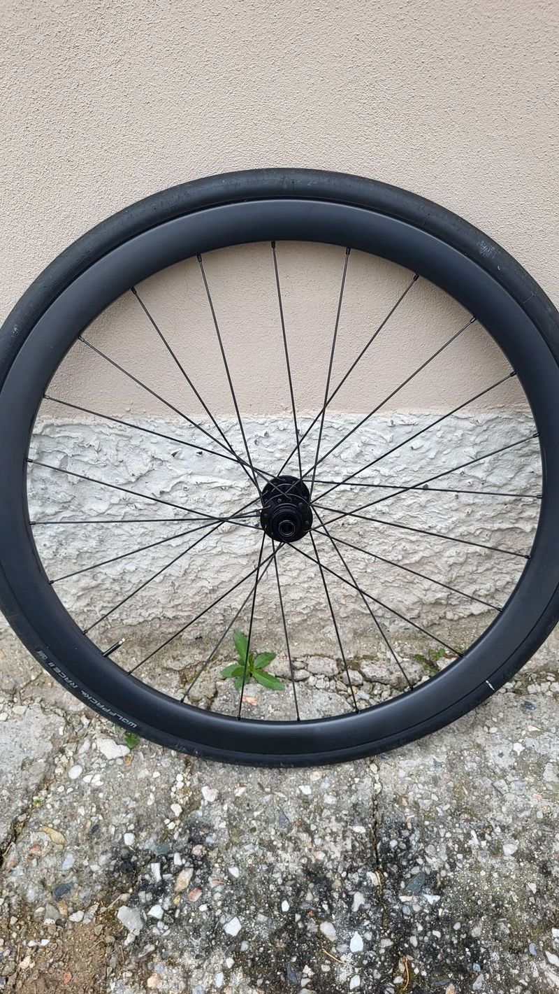 Karbonová plášťová kola ARC 8 + Zipp