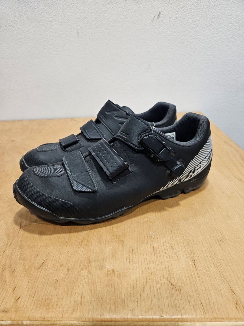 Tretry Shimano SH-ME3, černá