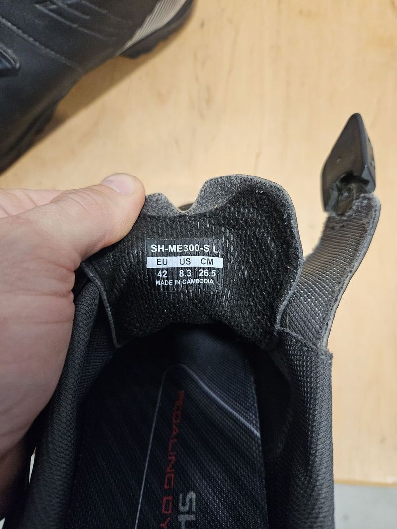 Tretry Shimano SH-ME3, černá