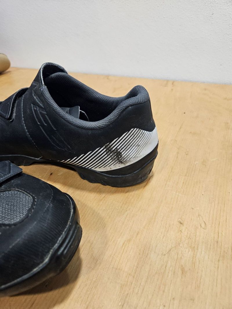Tretry Shimano SH-ME3, černá