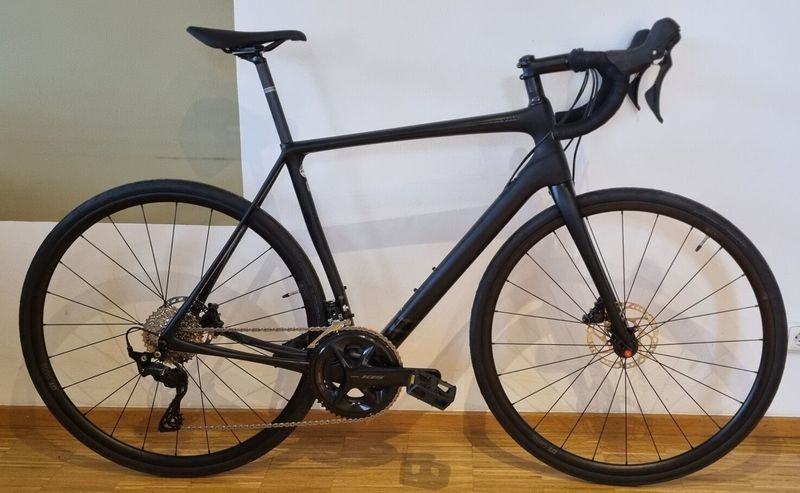 Cannondale Synapse Carbon 2022 nové komponenty 105, DT Swiss