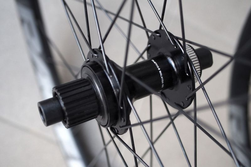 zapletená kola 29" Race Face AR30/Shimano MT410 Boost CL disc