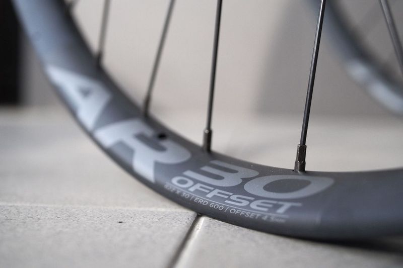 zapletená kola 29" Race Face AR30/Shimano MT410 Boost CL disc