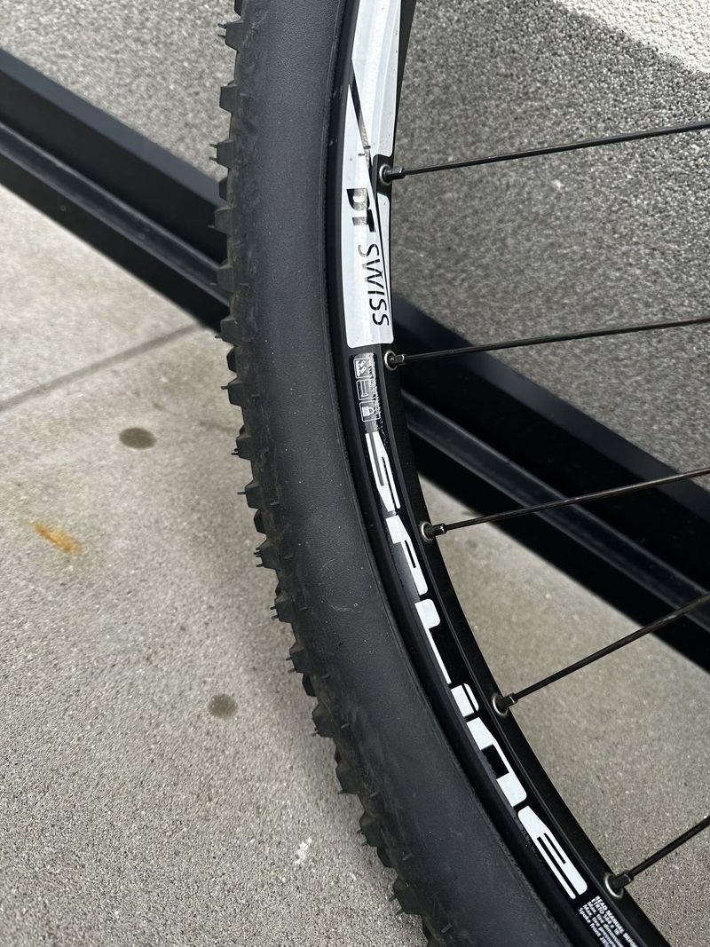 Kross Level R10, Fox Evolution, DT Swiss kola