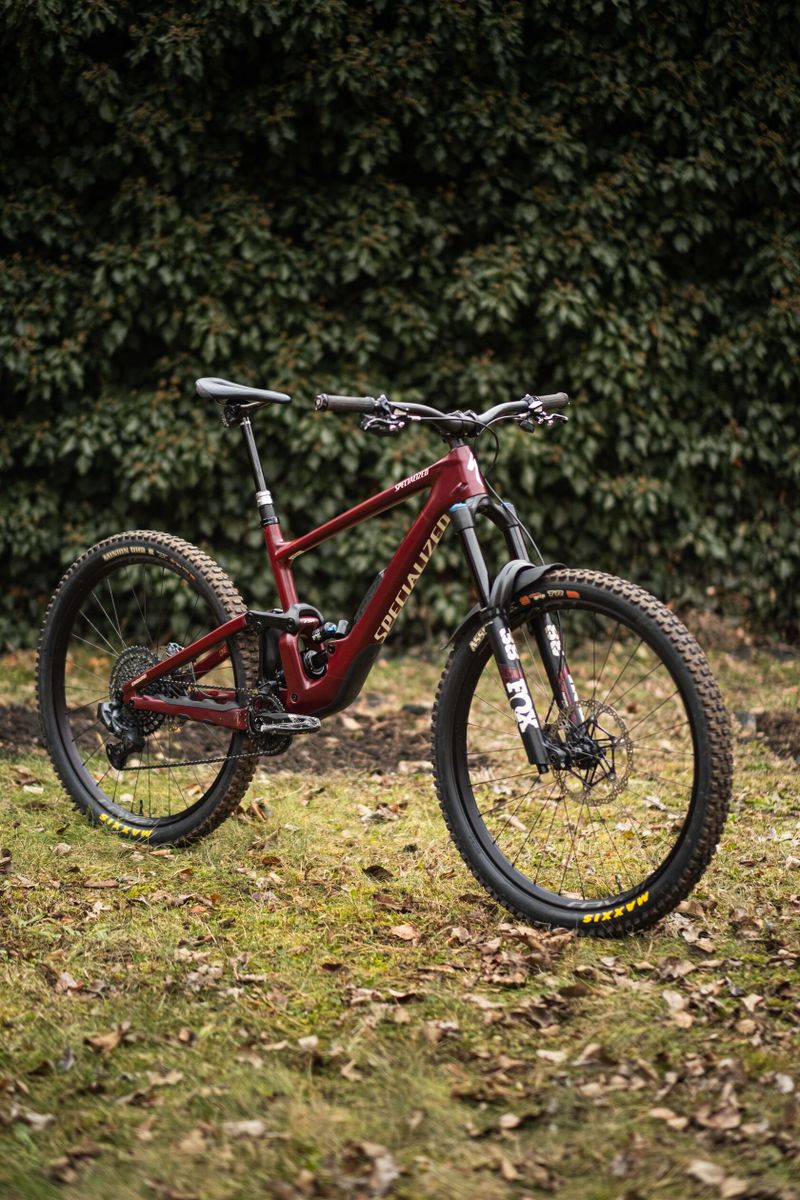 SPECIALIZED Enduro Expert 29 v barvě Satin Maroon/White Mountains 2021 velikost S4