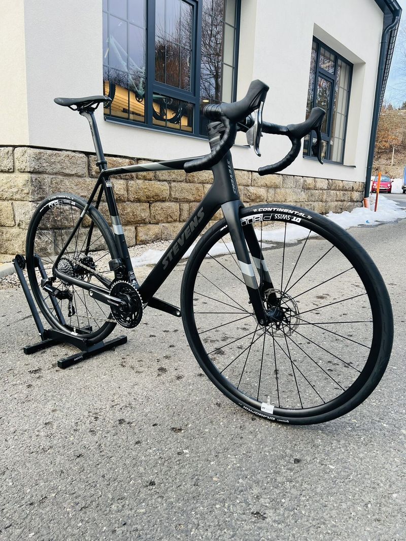 Silniční kolo STEVENS Izoard Pro Disc Stealth Black 56 a 58