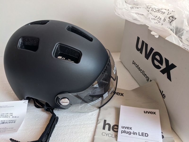Nová přilba UVEX Rush Visor Dark Silver Matt. vel. 55–58 cm.