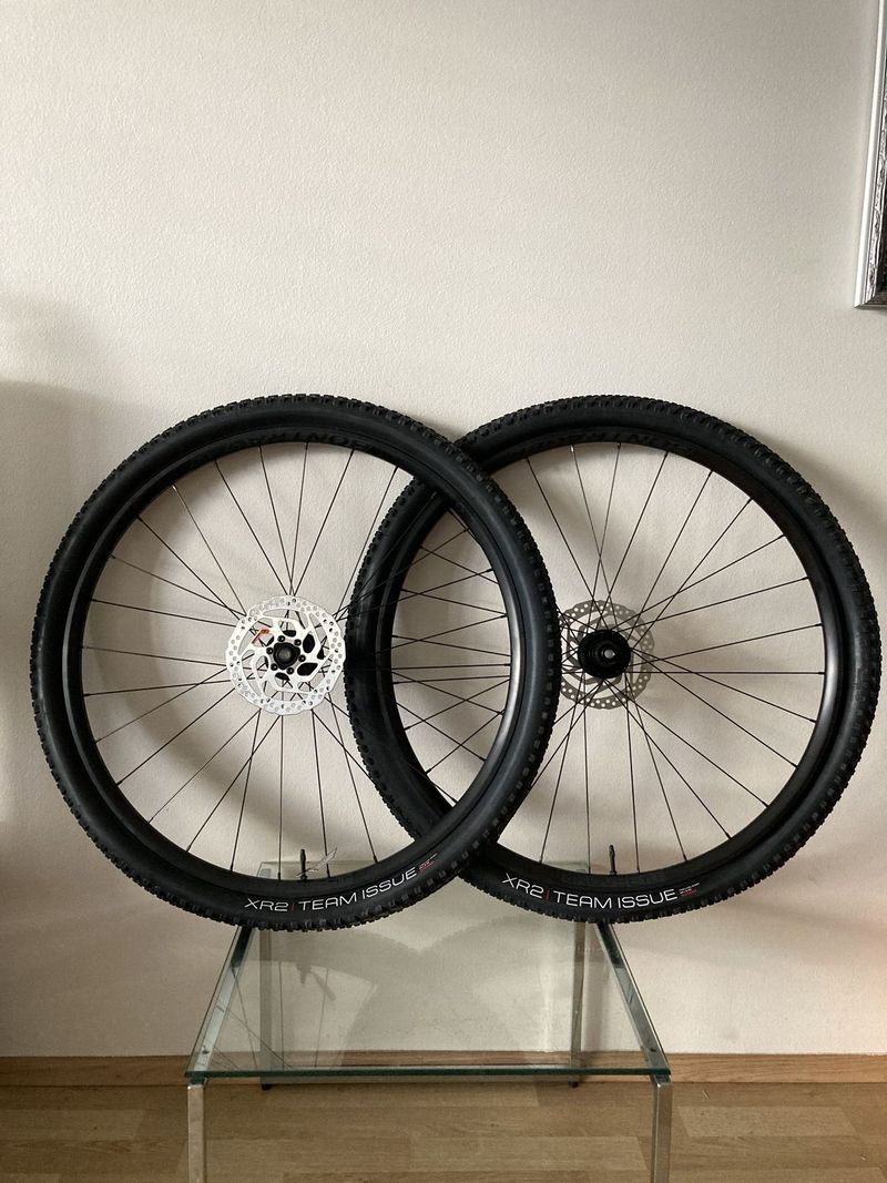 Nové BONTRAGER Kovee TLR 29" x 2.20 REZERVACE