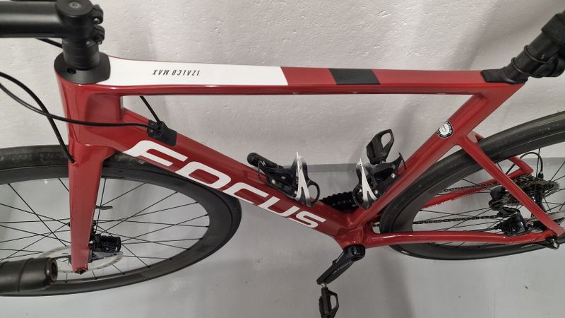 FOCUS IZALCO MAX DISK 8.8 + wattmetr, velikost M - 54