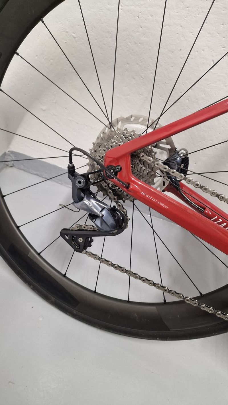 FOCUS IZALCO MAX DISK 8.8 + wattmetr, velikost M - 54